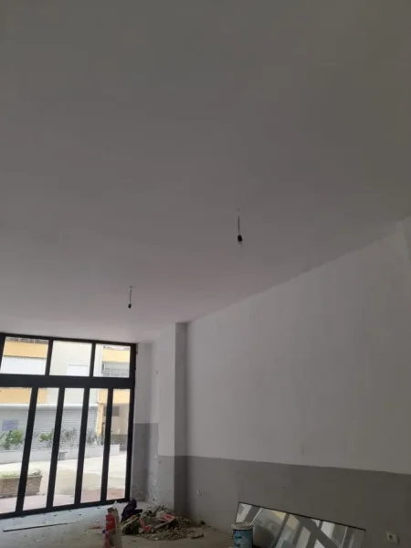 Jepet Ambjent Komercial  me qera,    ne Pallat i Ri     ID   11951