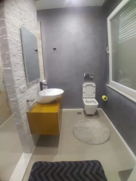 Jepet Shtepi  me qera,    ne Pallat i Ri 2+1     ID   11949