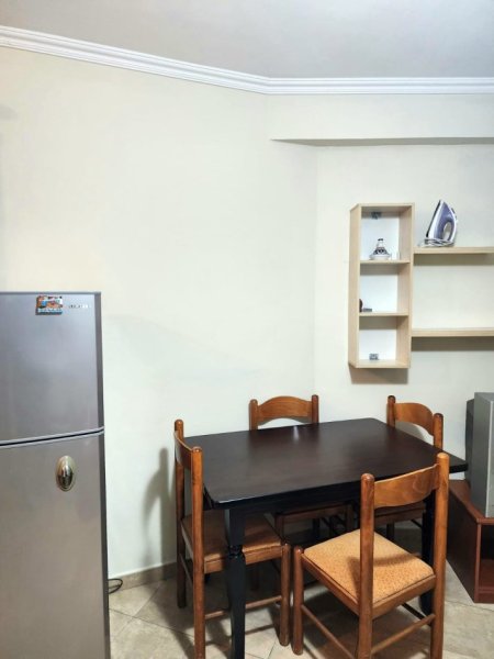 Jepet Apartament 1+1 te Rr Dibres