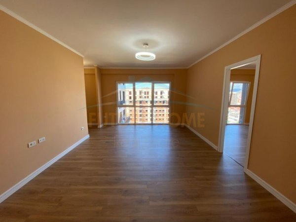 Qera Apartament 2+1+2,Rruga 5 Maji, Tiranë.