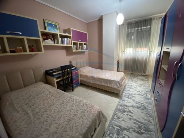 Shitet, Apartament 2+1+2, Xhamllik