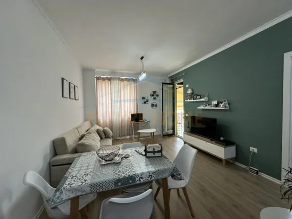 Shitet apartament 1+1 Yzberisht