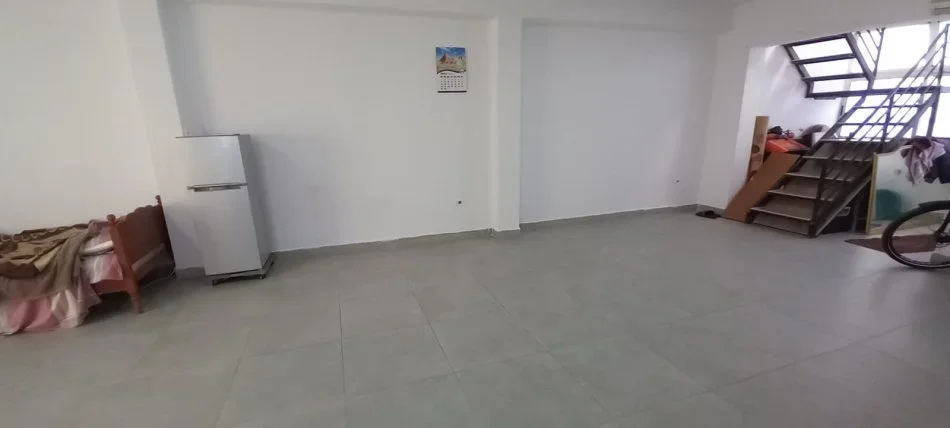 SHITET AMBJENT BIZNESI TE RRUGA E DIBRES