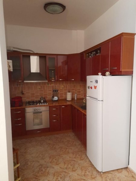 Shitet ne Golem plazh,apartament 80 m2, 100 metra larg nga deti.