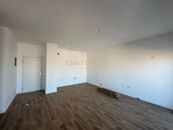 SHESIM APARTAMENT 3+1 TEK RRUGA 5 MAJI