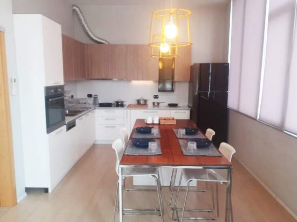 Tirane, jepet me qera apartament duplex 140 m² 2.000 Euro