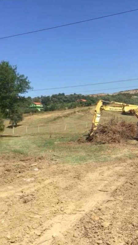 Shqiperi, shes toke bujqesore 8.300 m² 100 Euro/m2