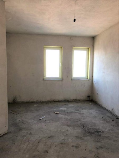 Tirane, jepet me qera apartament 90 m² 400 Euro