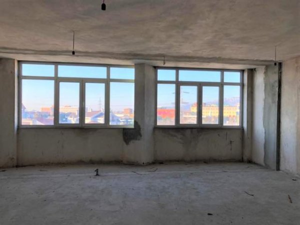 Tirane, jepet me qera apartament 90 m² 400 Euro