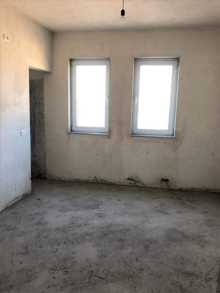 Tirane, jepet me qera apartament 90 m² 400 Euro