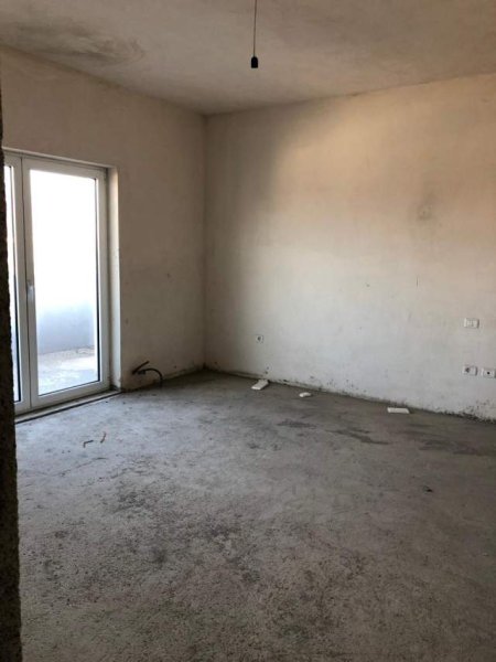 Tirane, jepet me qera 90 m² 400 Euro