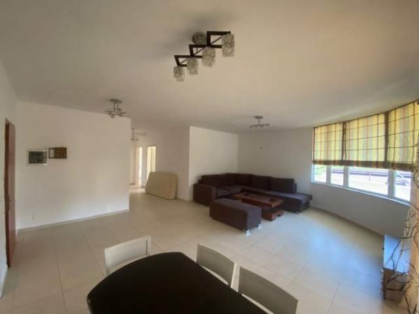 Tirane, jepet me qera apartament Kati 2, 160 m² 400 Euro