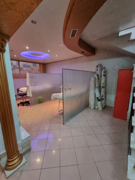 Tirane, jepet me qera ambjent biznesi 150 m² 1.000 Euro