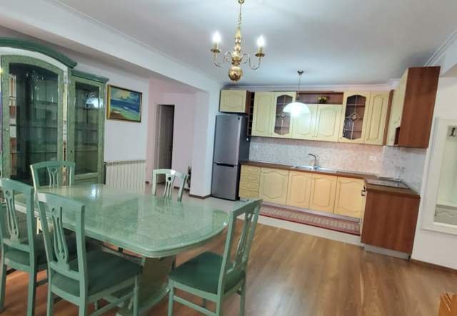 Tirane, jepet me qera apartament 120 m² 800 Euro