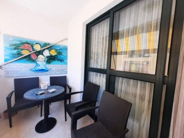 Tirane, jepet me qera apartament 130 m² 600 Euro