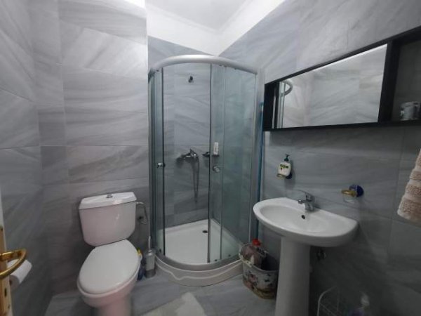 Tirane, jepet me qera apartament 130 m² 600 Euro