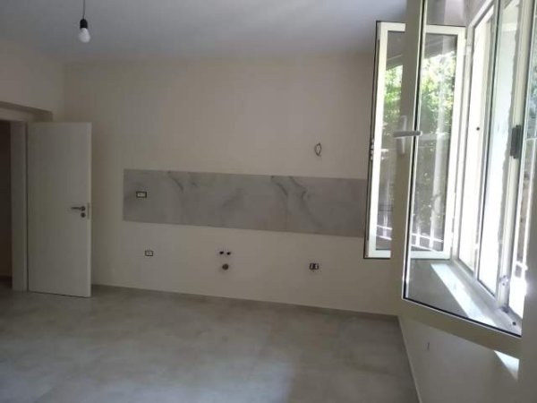 Tirane, jepet me qera apartament 1+1 Kati 0, 60 m² 300 Euro (petro nini luarasi)