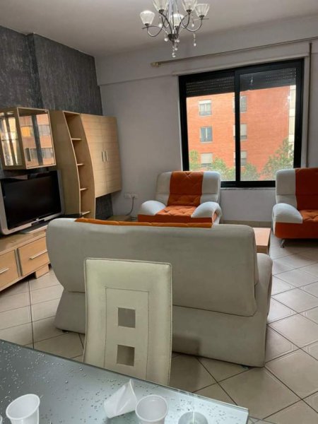 Tirane, jepet me qera apartament 100 m² 500 Euro