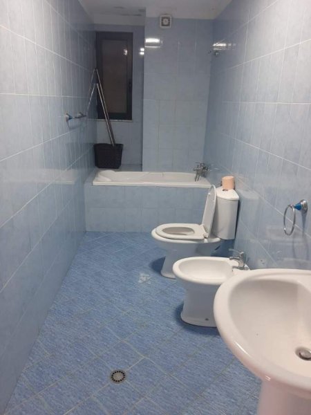 Tirane, jepet me qera apartament 100 m² 500 Euro