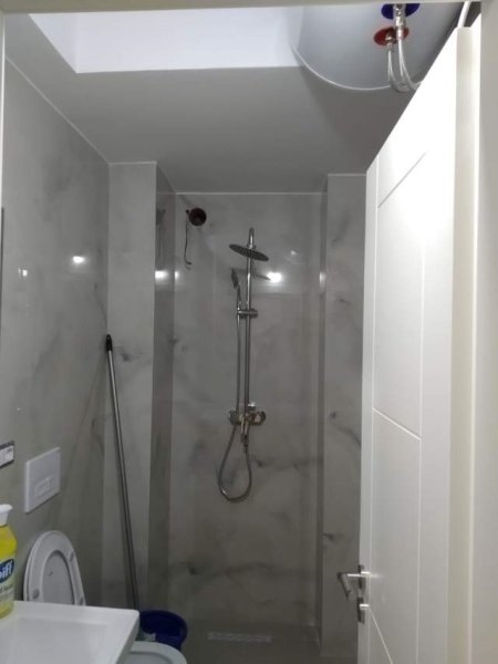 Tirane, jepet me qera apartament 1+1 Kati 0, 60 m² 300 Euro (petro nini luarasi)