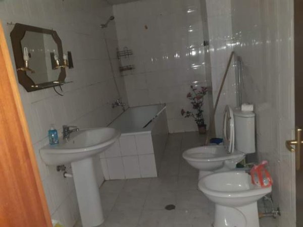 Tirane, jepet me qera apartament Kati 4, 124 m² 400 Euro (tish dahija)