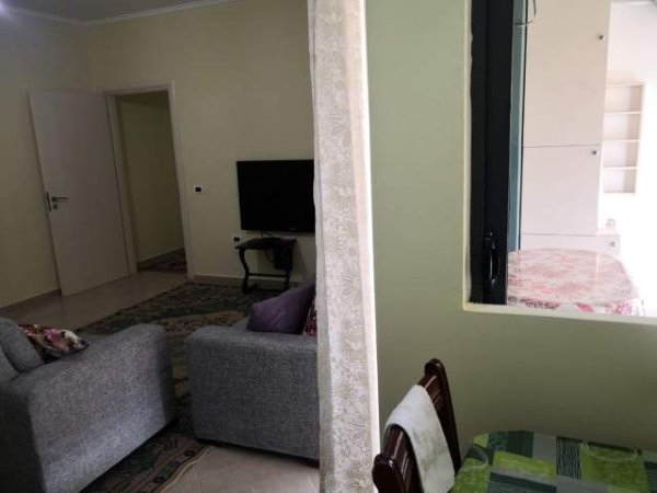 Tirane, jepet me qera apartament 2+1+BLK Kati 8, 94 m² 400 Euro (loni ligori)