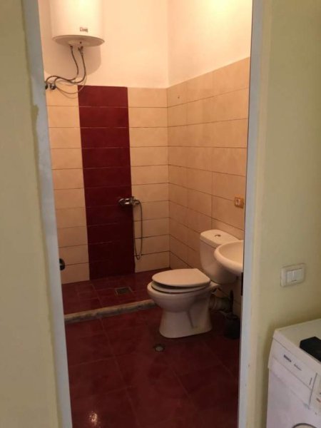 Tirane, jepet me qera apartament 1+1 Kati 1, 60 m² 27.000 Leke (Rrapo Hekali)