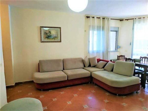 Tirane, shitet apartament 118 m² 105.000 Euro