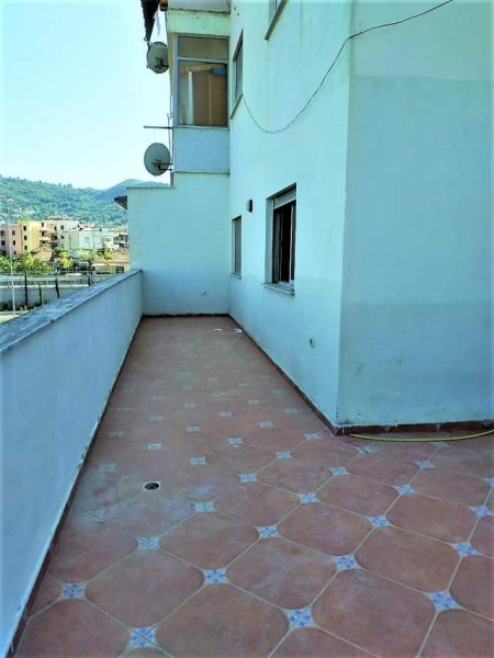 Tirane, shitet apartament 118 m² 105.000 Euro