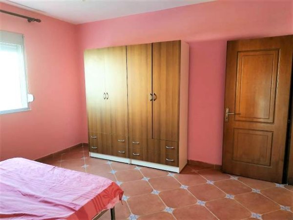 Tirane, shitet apartament 118 m² 105.000 Euro