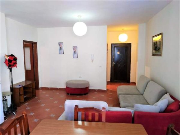 Tirane, shitet apartament 118 m² 105.000 Euro
