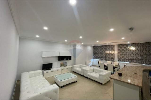 Tirane, jepet me qera apartament 2+1 Kati 7, 110 m² 650 Euro (kopshti zologjik)