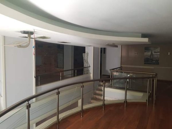 Ambient Biznesi Kati 0, Godine e re, Prane Qendres Tirane, Pazari i Ri