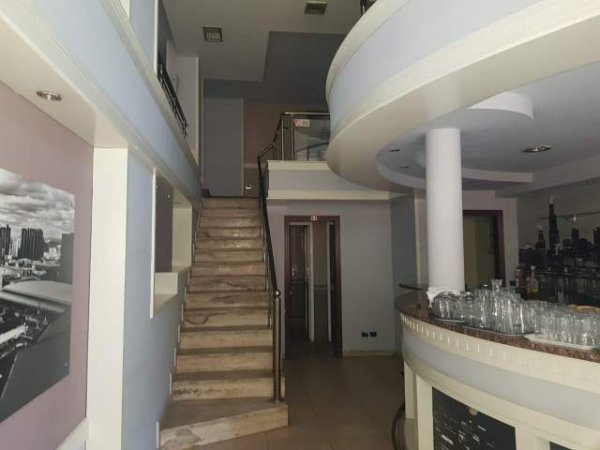 Ambient Biznesi Kati 0, Godine e re, Prane Qendres Tirane, Pazari i Ri