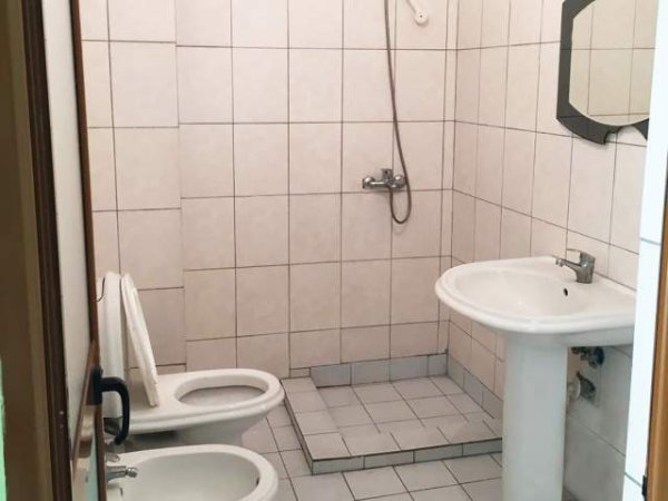 Tirane, shitet apartament 77 m² 66.000 Euro