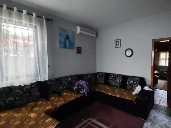 Tirane, shitet shtepi 400 m² 200.000 Euro