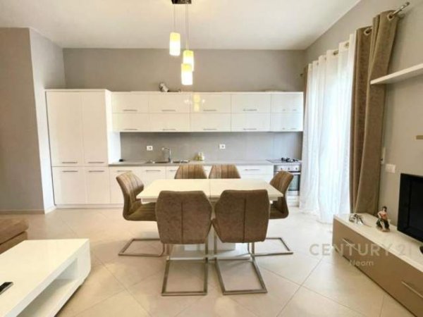 Tirane, jepet me qera apartament 2+1+BLK Kati 6, 125 m² 550 Euro (Selite e Vjeter, Kopshti Botanik)
