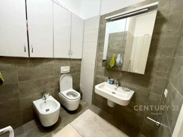 Tirane, jepet me qera apartament 2+1+BLK Kati 6, 125 m² 550 Euro (Selite e Vjeter, Kopshti Botanik)
