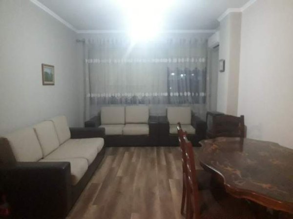 Tirane, jepet me qera apartament 1+1+BLK Kati 3, 67 m² 300 Euro (Astir afer 2 rotondove)