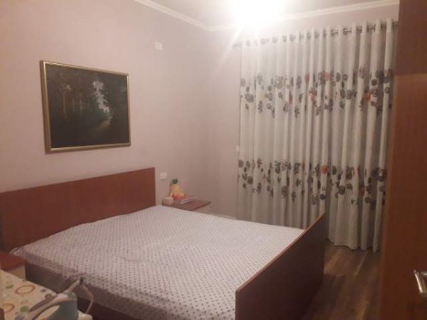 Tirane, jepet me qera apartament 1+1+BLK Kati 3, 67 m² 300 Euro (Astir afer 2 rotondove)