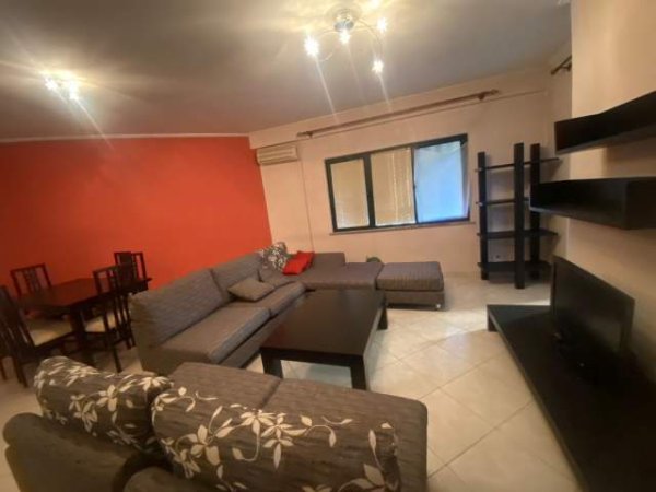 Tirane, jepet me qera apartament 2+1+BLK 116 m² 400 Euro (Stacioni i Trenit)