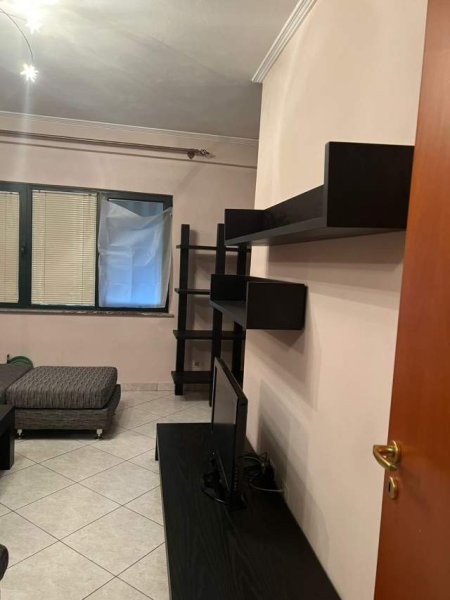 Tirane, jepet me qera apartament 2+1+BLK 116 m² 400 Euro (Stacioni i Trenit)