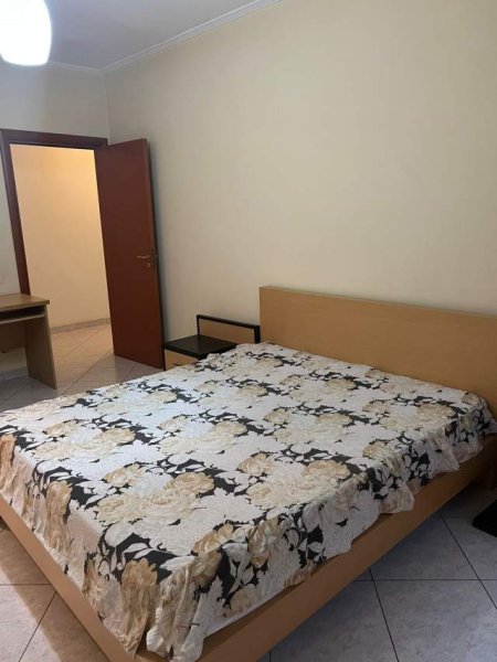 Tirane, jepet me qera apartament 2+1+BLK 116 m² 400 Euro (Stacioni i Trenit)