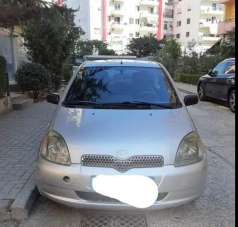 Tirane, shes makine Toyota Yaris Viti 2000, 1.200 Euro