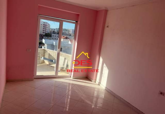 Vlore, shitet apartament Kati 4, 114 m² 75.000 Euro (Rruga Deshmoret)