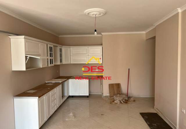 Vlore, shitet apartament Kati 4, 114 m² 75.000 Euro (Rruga Deshmoret)