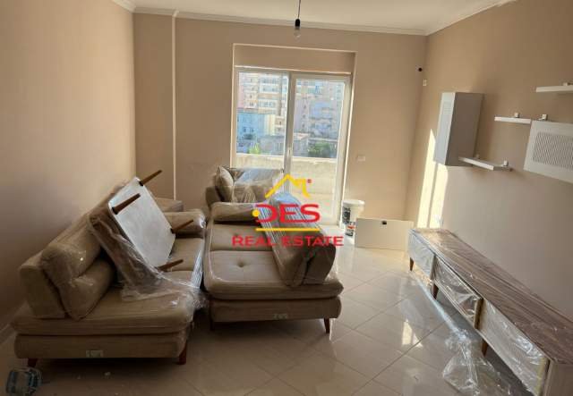 Vlore, shitet apartament Kati 4, 114 m² 75.000 Euro (Rruga Deshmoret)