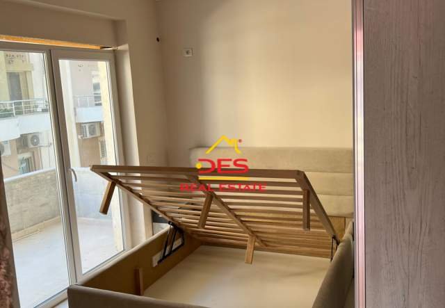 Vlore, shitet apartament Kati 4, 114 m² 75.000 Euro (Rruga Deshmoret)