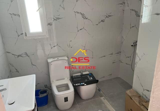 Vlore, shitet apartament Kati 4, 114 m² 75.000 Euro (Rruga Deshmoret)