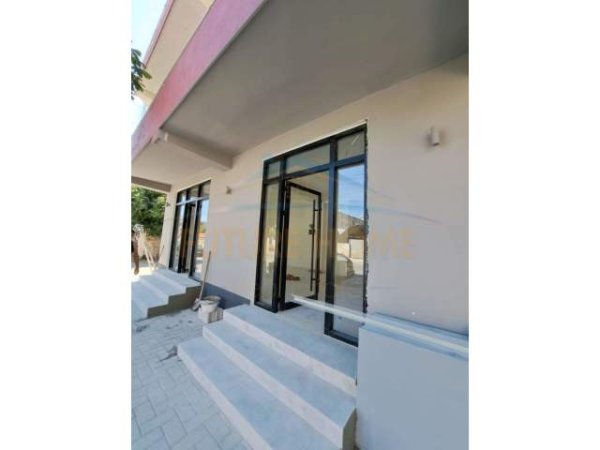 Durres, jepet me qera ambjent biznesi Kati 0, 50 m² 300 Euro (Spitalle)